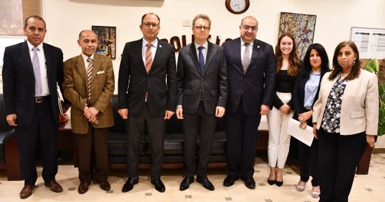 رئيس جامعة حلوان يبحث مع السفير الألمانى سبل تعزيز التعاون الثنائى