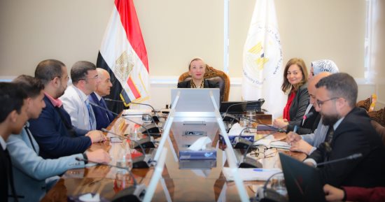 وزيرة البيئة تلتقى الفريق الفائز بمشروع "معًا لمكافحة التغير المناخى"