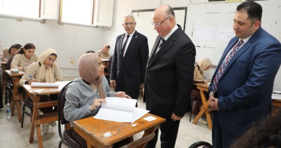 صور.. محافظ القاهرة يوجه بإزالة الإشغالات في محيط المدارس