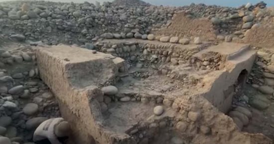 اكتشاف أكثر من 70 مومياء بأقنعة منحوتة في بيرو