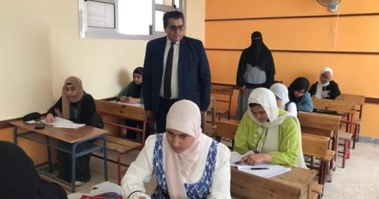 وكيل وزارة التعليم بجنوب سيناء يتابع آخر أيام امتحان الشهادة الإعدادية