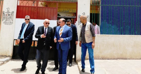 وزير التعليم يضع حجر الأساس لمجمع مدارس الحصايا بأسوان بتكلفة 49 مليون جنيه