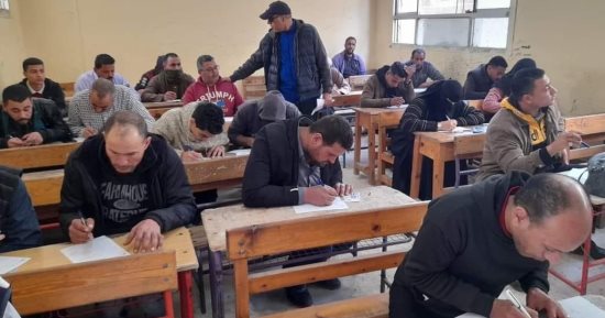مركز تعليم الكبار بجامعة الإسكندرية ينجح فى محو أمية 13 ألف شخص على مستوى المحافظة.. فتح 7800 فصل بـ6 محافظات.. وعميد كلية التربية: نقدم الدعم المطلوب للقضاء على الأمية ولدينا 19 طالبا فاقوا العدد المطلوب.. صور