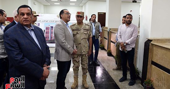 رئيس الوزراء يتفقد عددا من مشروعات حياة كريمة بقرية "الودى" بمركز الصف
