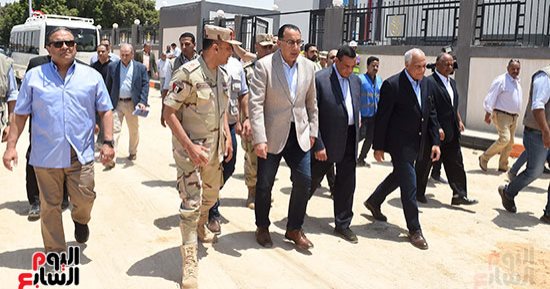رئيس الوزراء يتفقد مشروع تنمية وتطوير المنطقة الاستثمارية بالصف