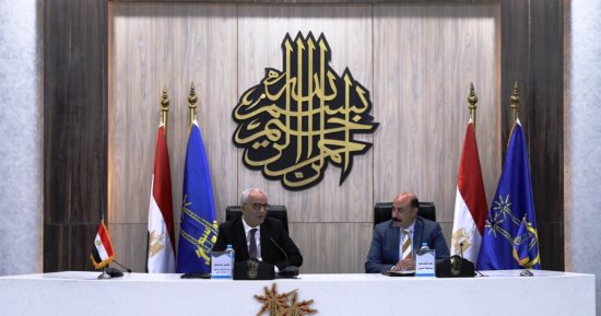 وزير التعليم ومحافظ أسوان يجتمعان بالقيادات التعليمية بالمحافظة.. صور