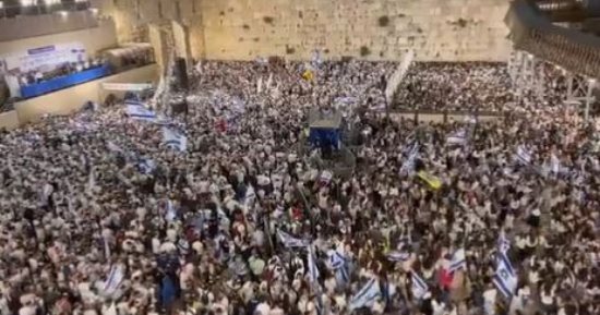 الاحتلال الإسرائيلى يمنع رفع أذان المغرب فى المسجد الأقصى المبارك تزامنا مع مسيرة الأعلام