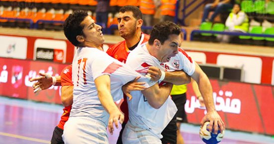 الزمالك يتقدم على الأهلى بالشوط الأول بنهائى كأس الكؤوس الأفريقية لليد 15/11