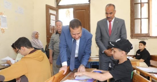 محافظ المنوفية يتفقد عددا من اللجان فى أول أيام امتحانات الشهادة الإعدادية
