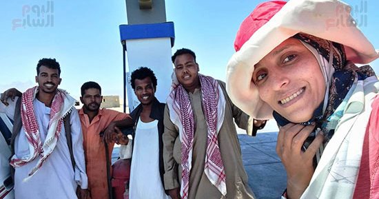 بنت الشرقية تتحدى الصعاب.. "نجوى" أول فتاة مصرية تقطع مسافة 912 كيلو من السويس إلى شلاتين بالعجلة فى 8 أيام.. هدفها الترويج للسياحة الداخلية والمناظر الطبيعية الخلابة.. رافعة شعارات: "فيها حاجة حلوة ومصر آمنة"
