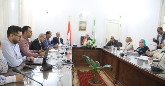 محافظ الجيزة يوجه رؤساء الوحدات المحلية بسرعة فحص طلبات المواطنين 