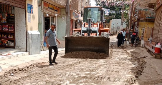 رفع 6 أطنان مخلفات وقمامة فى حملات تمهيد طرق ونظافة بقرى مدينة أرمنت