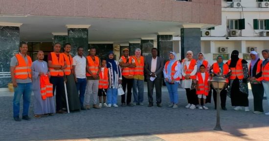 "جدعنة ابن البلد".. شباب وفتيات يتطوعون لتقديم المساعدات للنازحين السودانيين.. تبارك: نخرج يومياً نوزع وجبات ومياه.. بحر: نجهز أماكن مبيت للأسر.. ومحافظ أسوان: تذليل كافة العقبات تنفيذاً لتوجيهات الرئيس.. صور