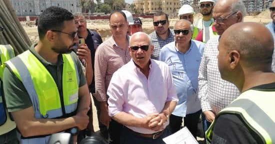 محافظ بورسعيد: غير راضٍ عن معدلات العمل باستاد النادي المصرى.. صور