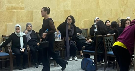 بدء عزاء جدة نور إيهاب بالحامدية الشاذلية.. وأشرف زكى أول الحاضرين