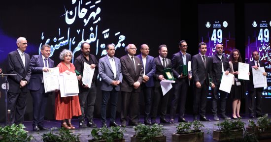 منة شلبى وكريم محمود عبد العزيز يحصدان جائزتين عن فيلم "من أجل زيكو" في ختام جمعية الفيلم