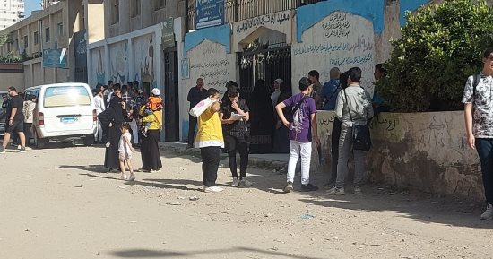 توافد طلاب الشهادة الإعدادية على لجان الامتحان بالإسكندرية.. صور