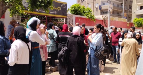 طلاب الشهادة الإعدادية بالقليوبية يبدأون امتحان مادة الهندسة