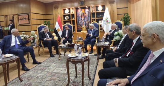 رئيس جامعة المنوفية يشهد احتفالية إجراء 1000 عملية زراعة كبد بجامعة المنصورة