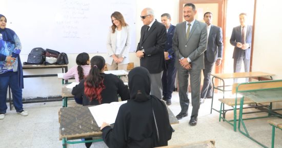 طلاب الشهادة الإعدادية بالجيزة يؤدون اليوم امتحانى الجبر والكمبيوتر 