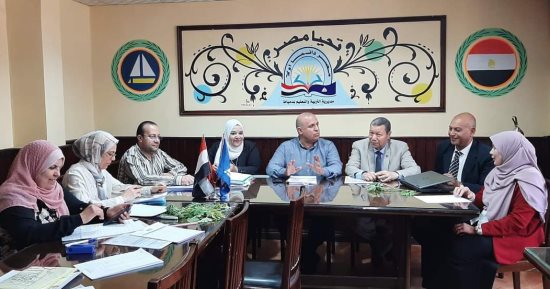 وكيل "تعليم دمياط" يتابع امتحانات الدبلومات الفنية من داخل غرفة العمليات