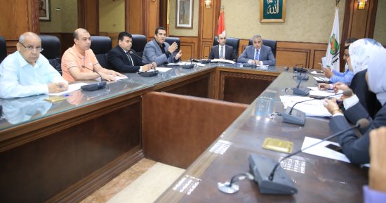 محافظ سوهاج يترأس الاجتماع الدوري للجنتي مراجعة تراخيص أعمال البناء