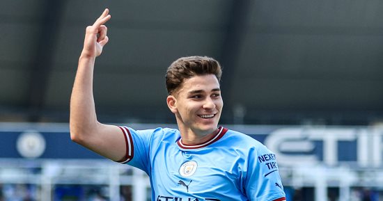 جوارديولا يقطع الطريق على بايرن ميونخ بشأن ضم ألفاريز