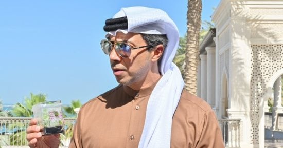 الشيخ منصور بن زايد يهنئ مانشستر سيتي بلقب بطل البريميرليج ويشيد بجوارديولا