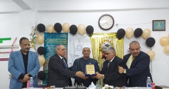 وكيل أوقاف الإسكندرية يشهد تخريج دفعة جديدة من طلاب المركز الإسلامي 