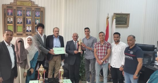 جامعة الزقازيق تكرم الفائزين بمسابقة معرض الفنون التشكيلية على مستوى الكليات