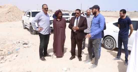 محافظ مطروح يتفقد إنشاء مدرستين للتعليم الأساسى بعدد 50 فصلا دراسيا.. صور