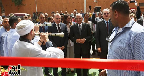 محافظ الجيزة وسفير الاتحاد الأوروبى يفتتحان سوق السمك الحضارى بالمنيب