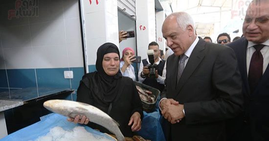 بالطبل والمزمار البلدي.. افتتاح  سوق السمك الحضارى بالمنيب بحضور محافظ الجيزة وسفير الاتحاد الأوروبى