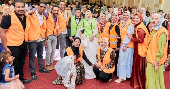 متطوعة لدى صندوق مكافحة الإدمان بقنا تحتفل بزفافها مرتدية ملابس أنت أقوى من المخدرات.. صور