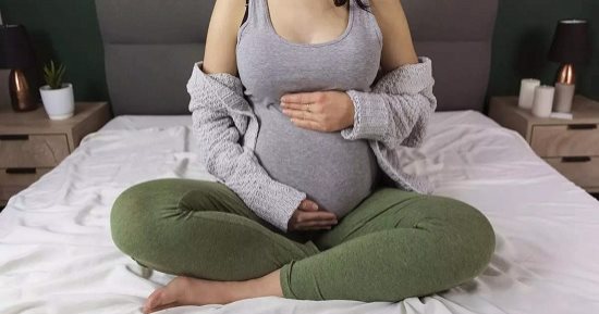 3 زيوت أساسية لحماية الجسم من السيلوليت أثناء الحمل.. منها زيت الليمون