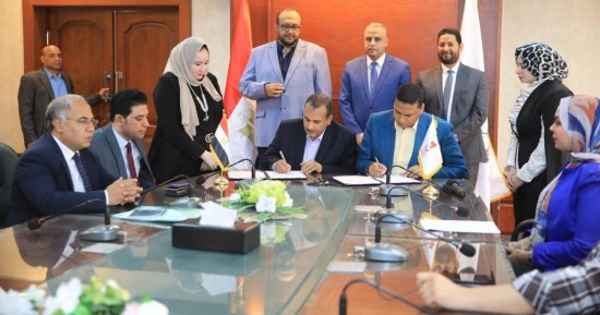 محافظ سوهاج يشهد توقيع بروتوكول تعاون لتنفيذ 500 وصلة مياه شرب