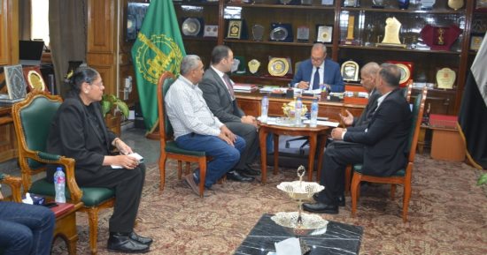 محافظ القليوبية يناقش رفع كفاءة منظومة النظافة بمدينة شبرا الخيمة