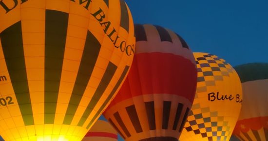 سماء الأقصر تشهد تحليق 1400 سائح من حول العالم على متن 50 رحلة بالون طائر.. صور