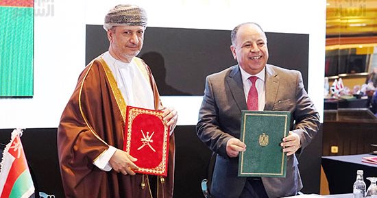 مصر وعُمان توقعان اتفاقية بشأن منع الازدواج الضريبى والتعاون فى"المالية"