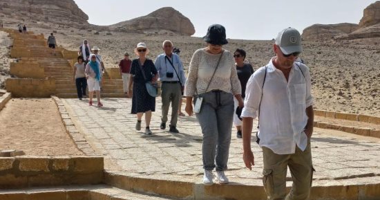 المناطق الأثرية فى المنيا تستقبل وفدا سياحيا ألمانيا