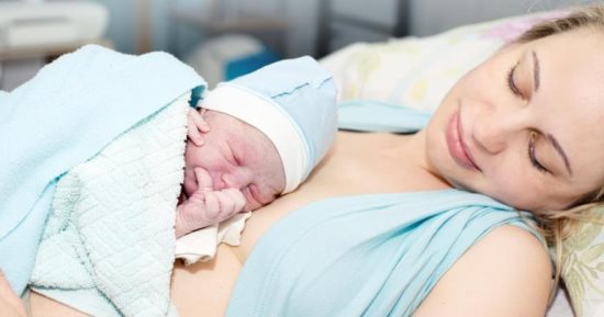 إتيكيت التعامل عند حضور أحد أقاربك وقت "الولادة".. بلاش زحمة