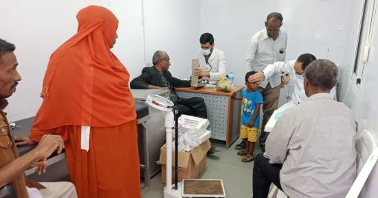 محافظ أسوان: قافلة طبية لعلاج 3 آلاف نازح سودانى عبر الحدود البرية