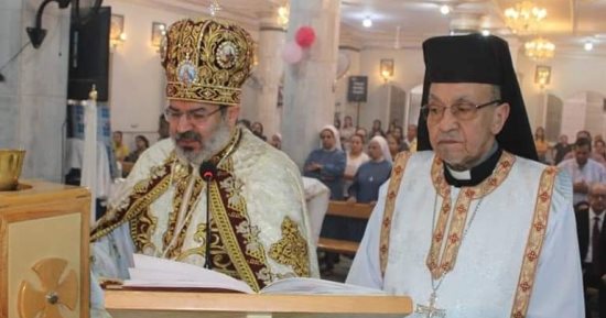 "مطران سوهاج للأقباط الكاثوليك" يحتفل بعيد القديسة ريتا بكنيستها بطما