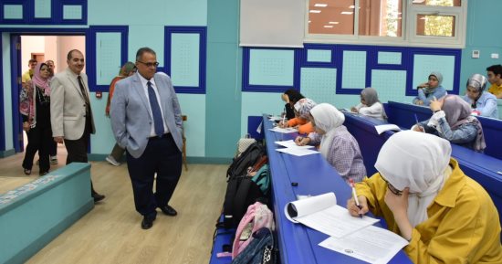 نائب رئيس جامعة عين شمس: كلية العلوم تشهد تطوراً ملحوظاً فى تطوير البيئة الامتحانية 