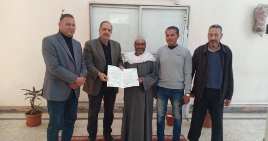 محافظ كفر الشيخ يشهد تسليم 7 عقود تقنين أراضى أملاك الدولة للمستفيدين