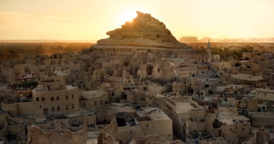 التنسيق الحضارى يعمل على تطوير ميدان الساحة بقلعة شالى بسيوة