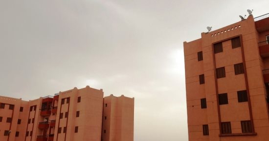 أمطار خفيفة وسماء ملبدة بالغيوم فى أسوان.. صور