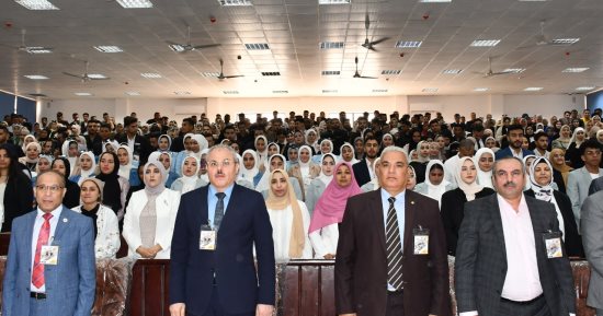 رئيس جامعة القناة يتفقد مشروعات تخرج 514 طالبا وطالبة بقسم الجغرافيا بكلية الآداب