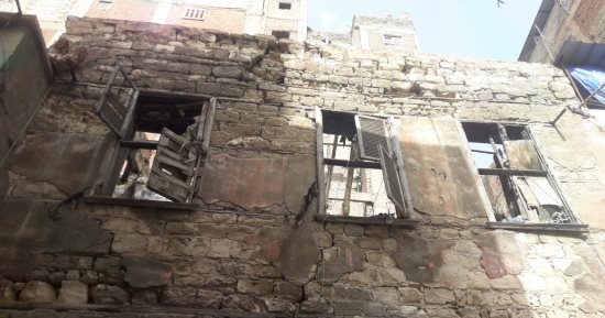 حى غرب الإسكندرية يشن حملة لإزالة الخطورة الداهمة عن العقارات القديمة