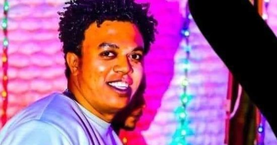 تفاصيل مصرع فنان أسوانى وإصابة 4 فى تصادم ميكروباص بتريلا بصحراوى إسنا.. صور